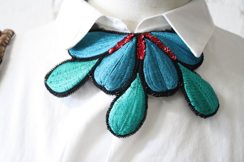 Embroidery necklace Embroidery Necklace - 项链 - 绣线 多色