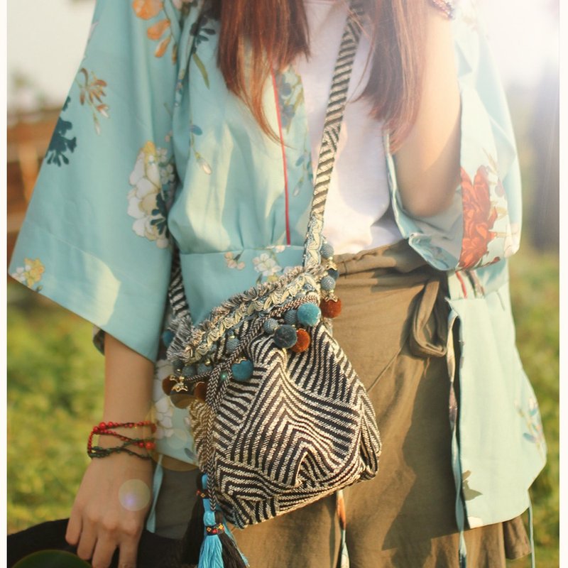 良本手作原创水桶包斜挎包民族风波西米亚小包布包女流苏包夏天包 - 侧背包/斜挎包 - 棉．麻 