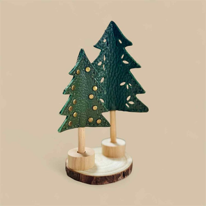 两棵手工缝制荔枝纹牛皮圣诞树，为圣诞节和新年增添节日气息。 - 摆饰 - 真皮 绿色