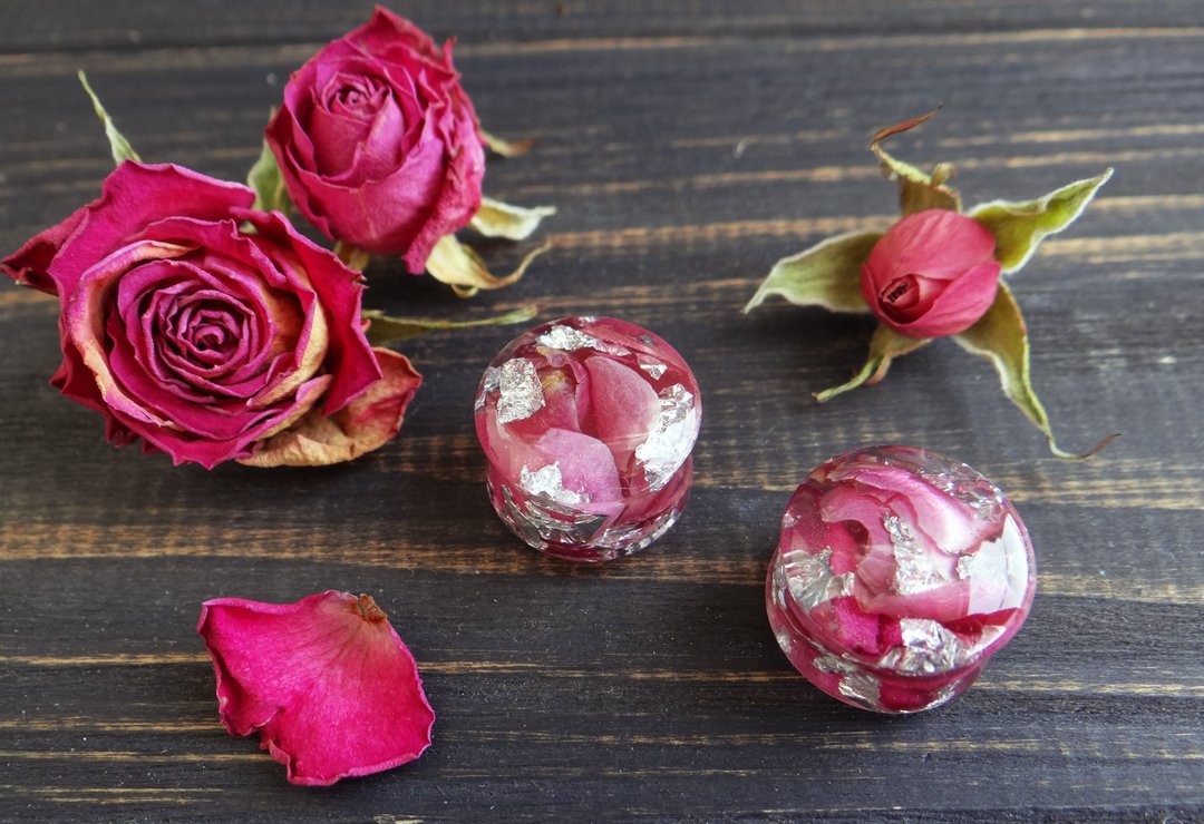 Pink rose plugs earrings 2g 0g 00g  gauges Dried rose petals - 耳环/耳夹 - 植物．花 粉红色