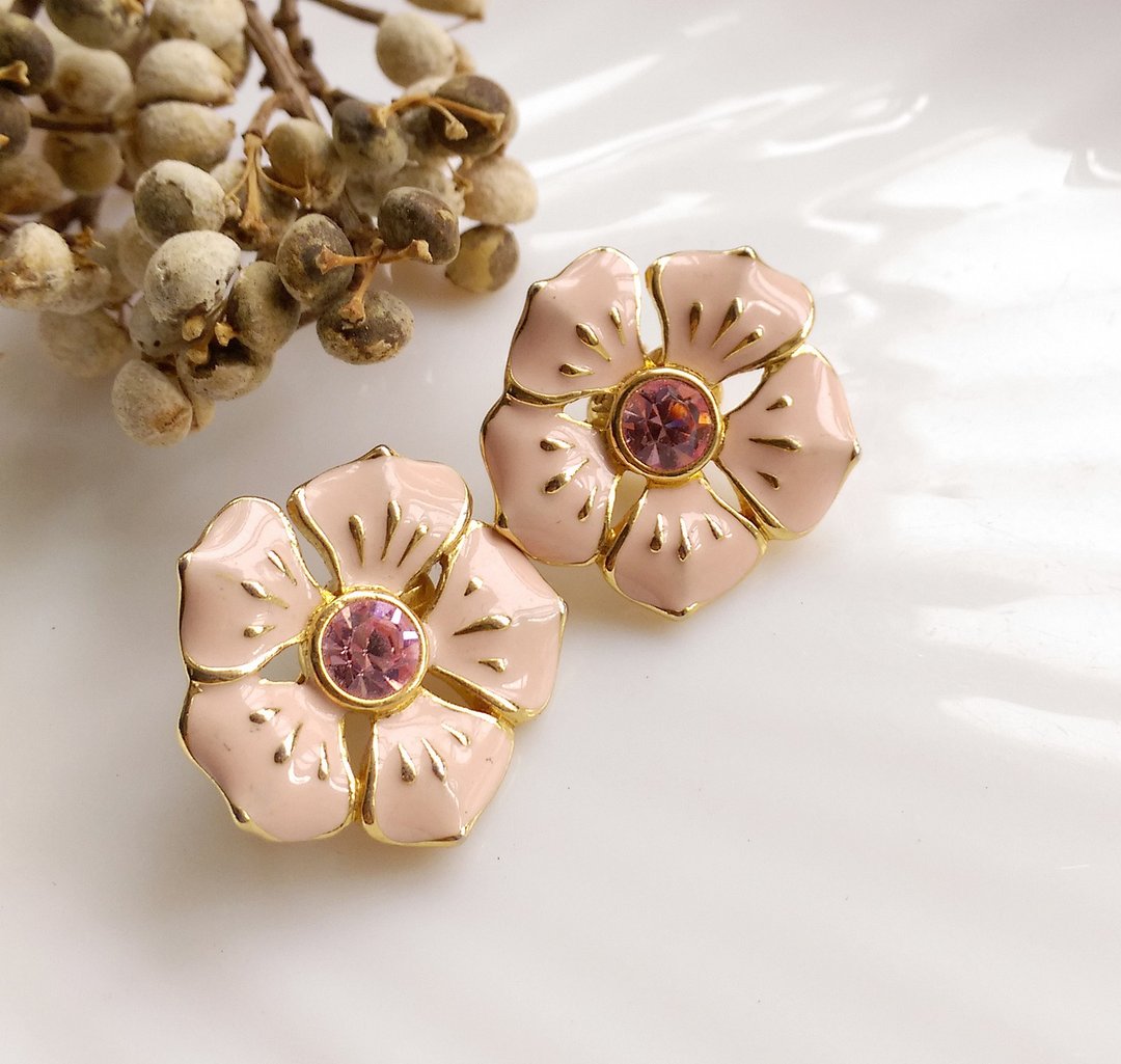 西洋古董饰品。TRIFARI 粉嫩花朵  夹式耳环 - 耳环/耳夹 - 其他金属 金色