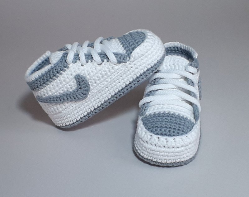White grey crochet baby booties sneakers for newborn boys or girls - 婴儿鞋 - 其他材质 白色