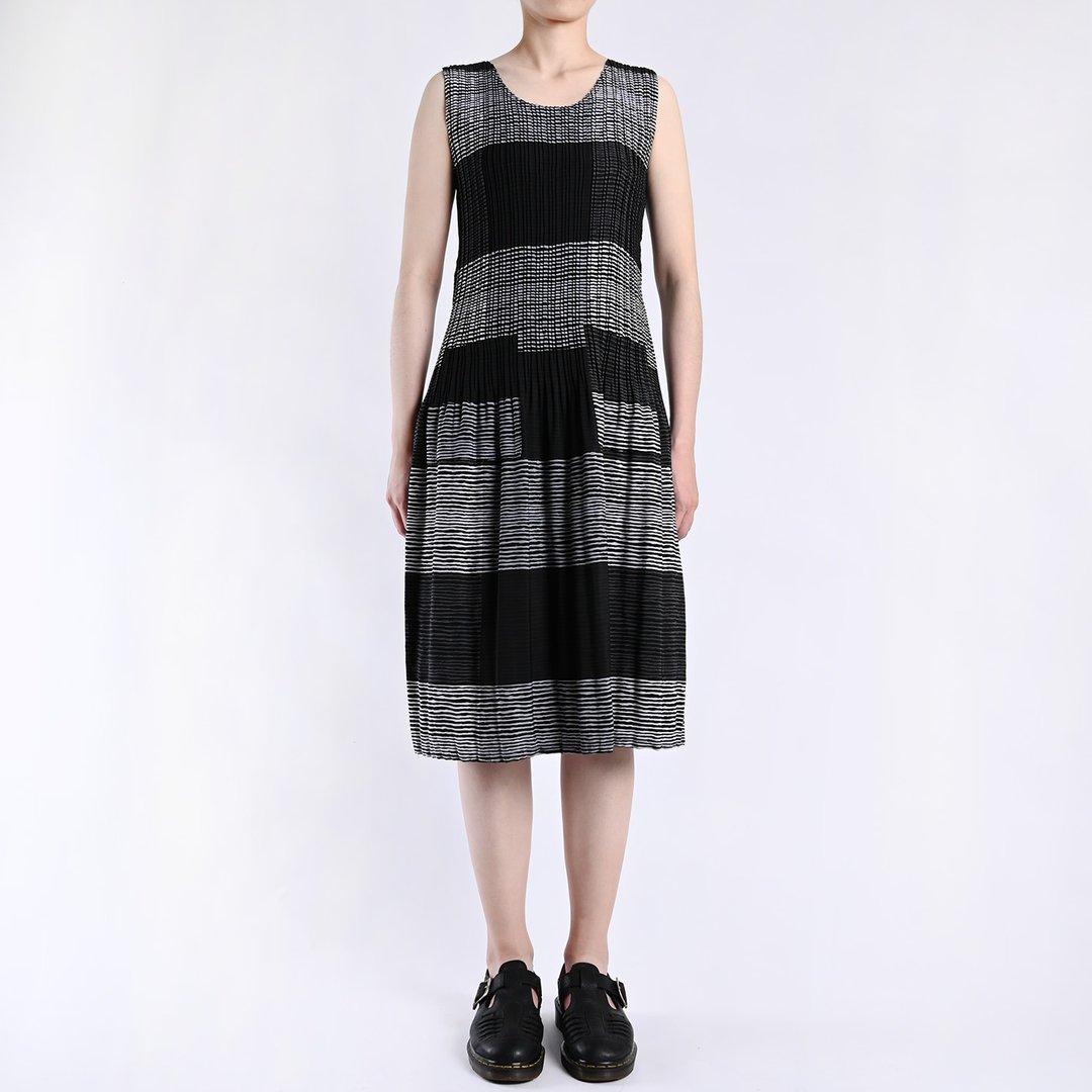 Pleats 褶衣洋装 / 三宅折衣、三宅一生、皱折衣 - 洋装/连衣裙 - 棉 黑色