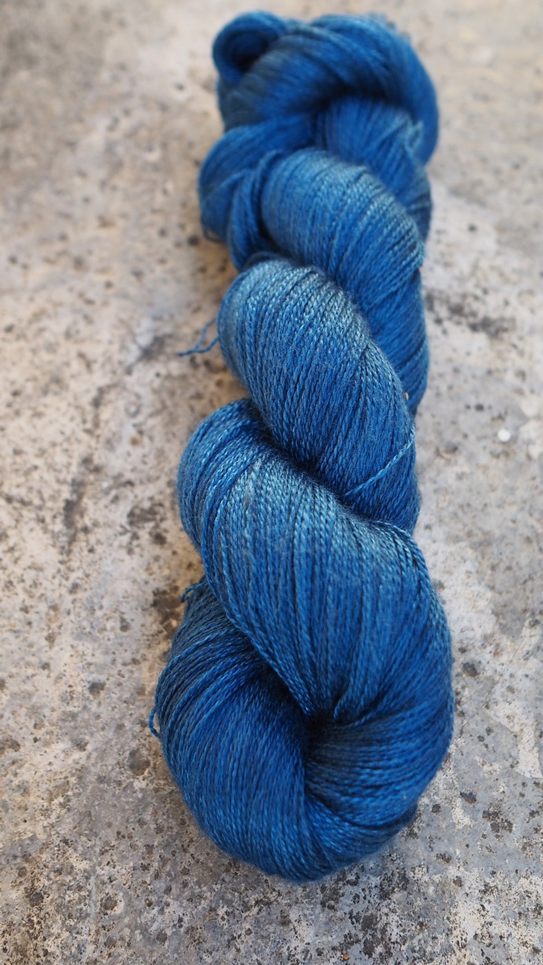 手染蕾丝线。深蓝(55 BFL/45 Silk) - 编织/刺绣/羊毛毡/裁缝 - 丝．绢 蓝色