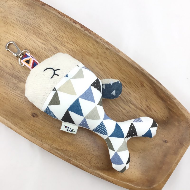 年年有鱼—圆滚滚雕鱼烧鱼鱼吊饰/钥匙圈—最佳新年祝福礼 - 吊饰 - 棉．麻 