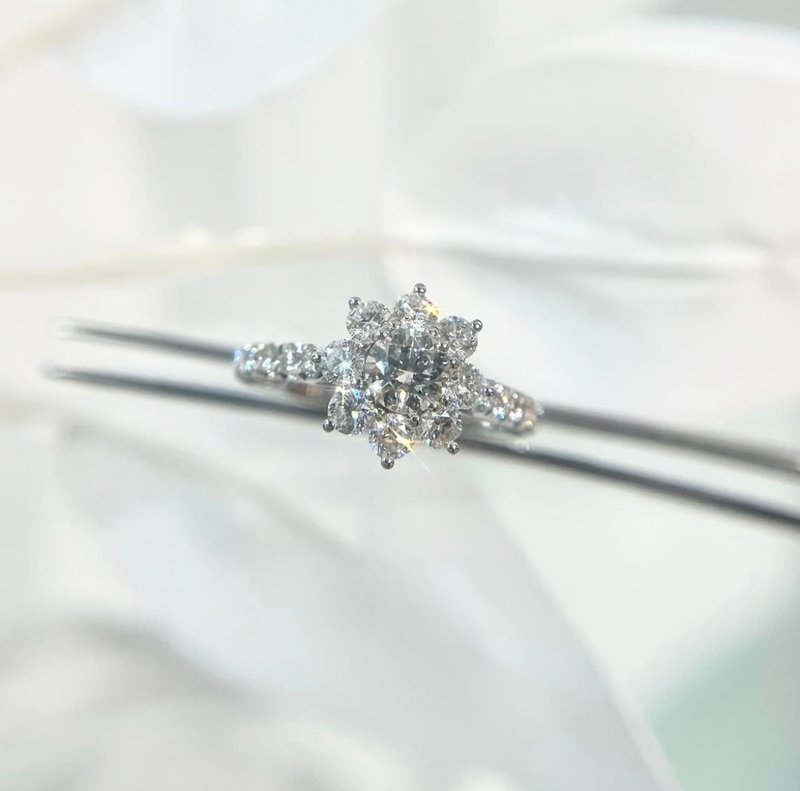 25R004 - 戒指 - 钻石 