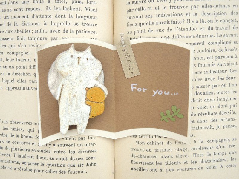 【手工胸针别针 / 日本陶 / 扩香】带宠物出门散步 - 胸针 - 陶 黄色