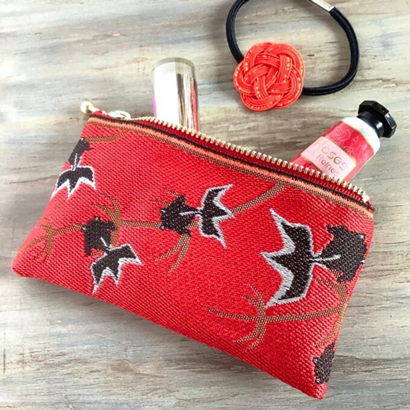 Pouch made of goldfish-patterned tatami edges - 化妆包/杂物包 - 其他材质 红色