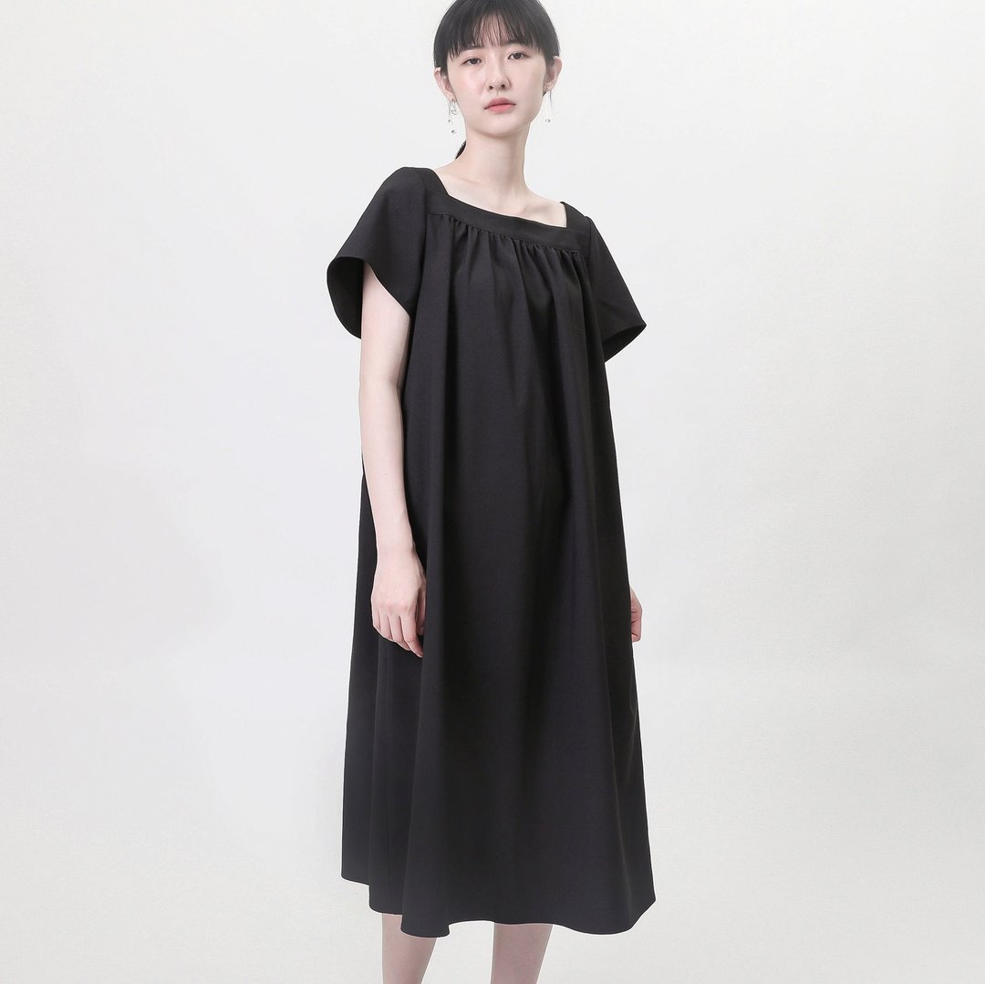 Flora_抓皱洋装_9SF110_黑 - 洋装/连衣裙 - 棉．麻 黑色