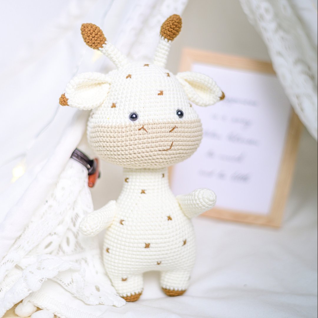 喵奶奶手作 | 长颈鹿 手工编织娃娃 婴幼儿玩具 - 玩具/玩偶 - 棉．麻 白色