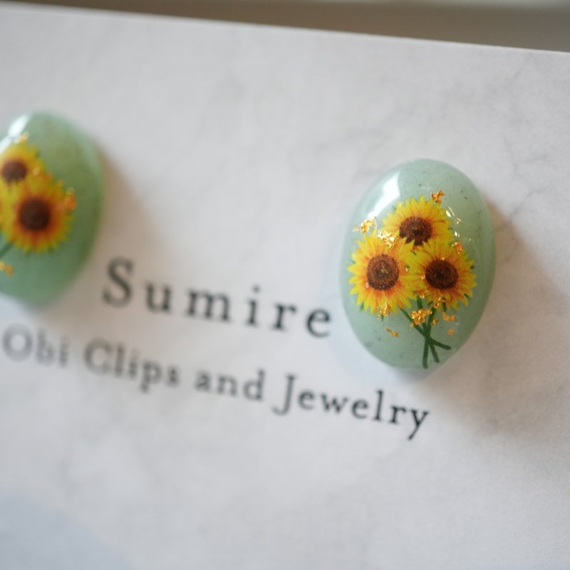 绿东菱玉与向日葵耳环 可改耳夹 天然石×金箔×夏日花卉 - 耳环/耳夹 - 宝石 绿色