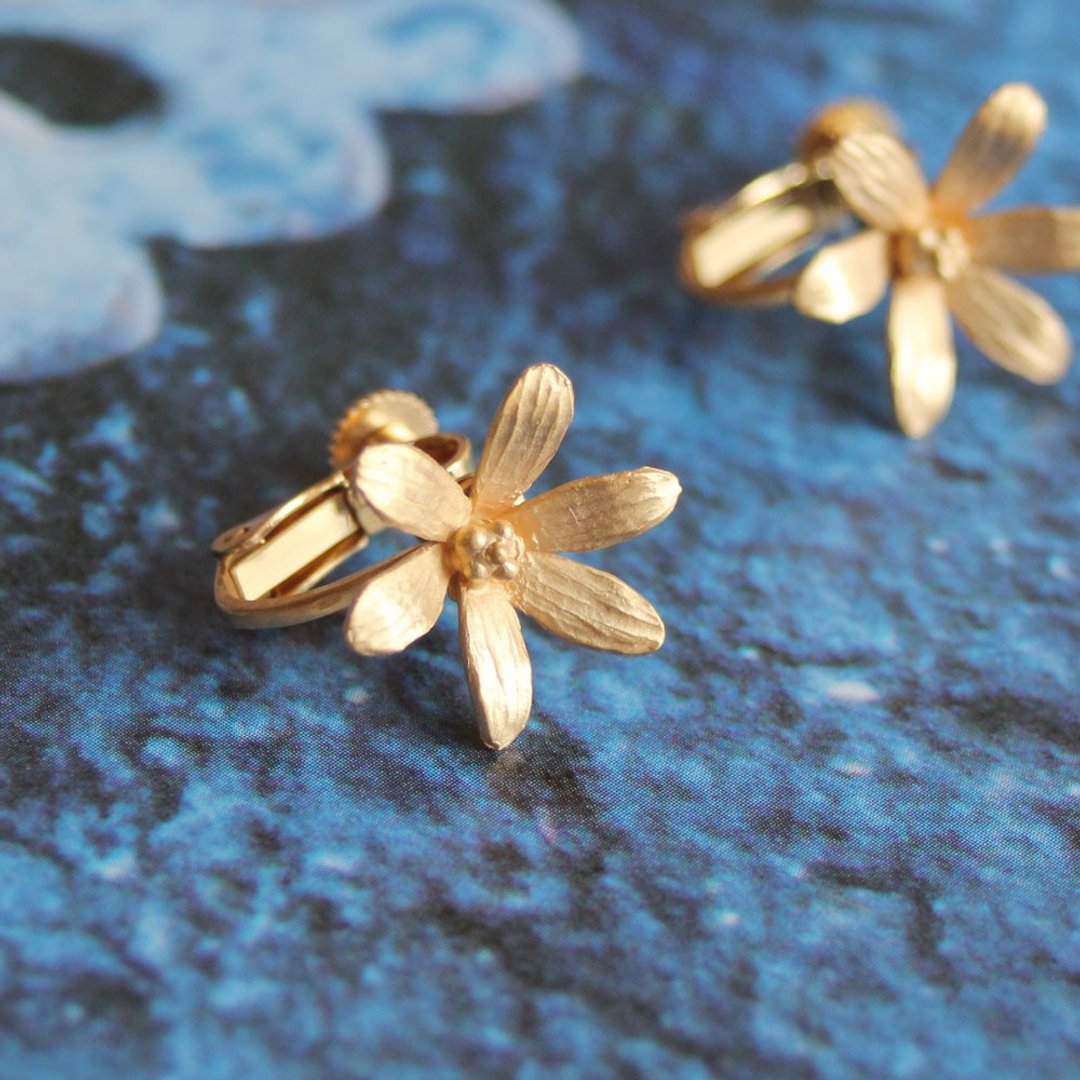 6 petal Clip-On - 耳环/耳夹 - 贵金属 金色