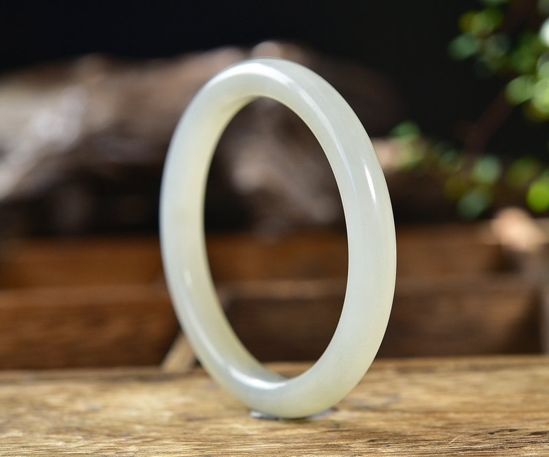 天然和田玉手镯 圈口60mm 玉质细腻温润 - 手链/手环 - 玉石 