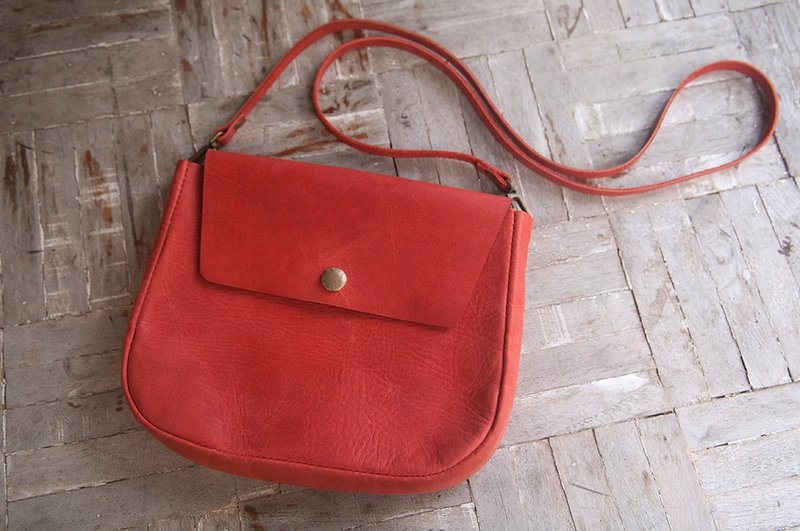 Leather shoulder bag with linked leather strap - 侧背包/斜挎包 - 真皮 绿色