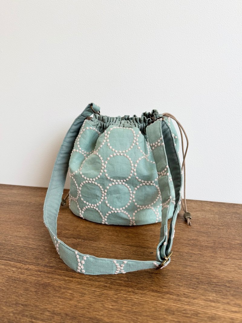 定制化：带背带的束口袋、Mina Perhonen 铃鼓 - 侧背包/斜挎包 - 棉．麻 绿色