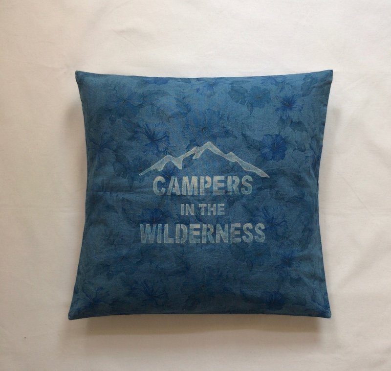 Made in Japan Cushion Cover CAMPERS IN THE WILDERNESS Cushion Indigo dyed Indigo dyed flower lover pattern - 枕头/抱枕 - 棉．麻 蓝色