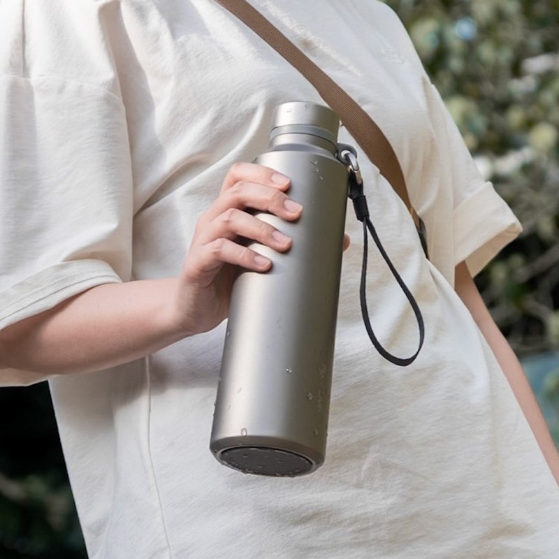 钛羽瓶 / 钛原色 / 纯钛无涂层挂绳保温瓶800ml - 保温瓶/保温杯 - 其他金属 银色