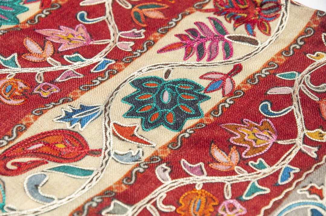 喀什米尔Cashmere/羊绒围巾/纯羊毛围巾披巾/戒指绒披肩-刺绣花朵 - 围巾/披肩 - 羊毛 多色