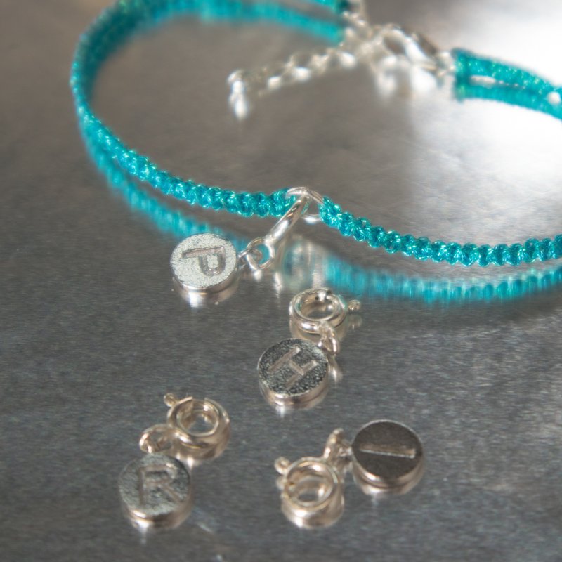 姐妹礼物.925纯银银色字母牌 手工编织- 幸运手环 - 手链/手环 - 纯银 蓝色