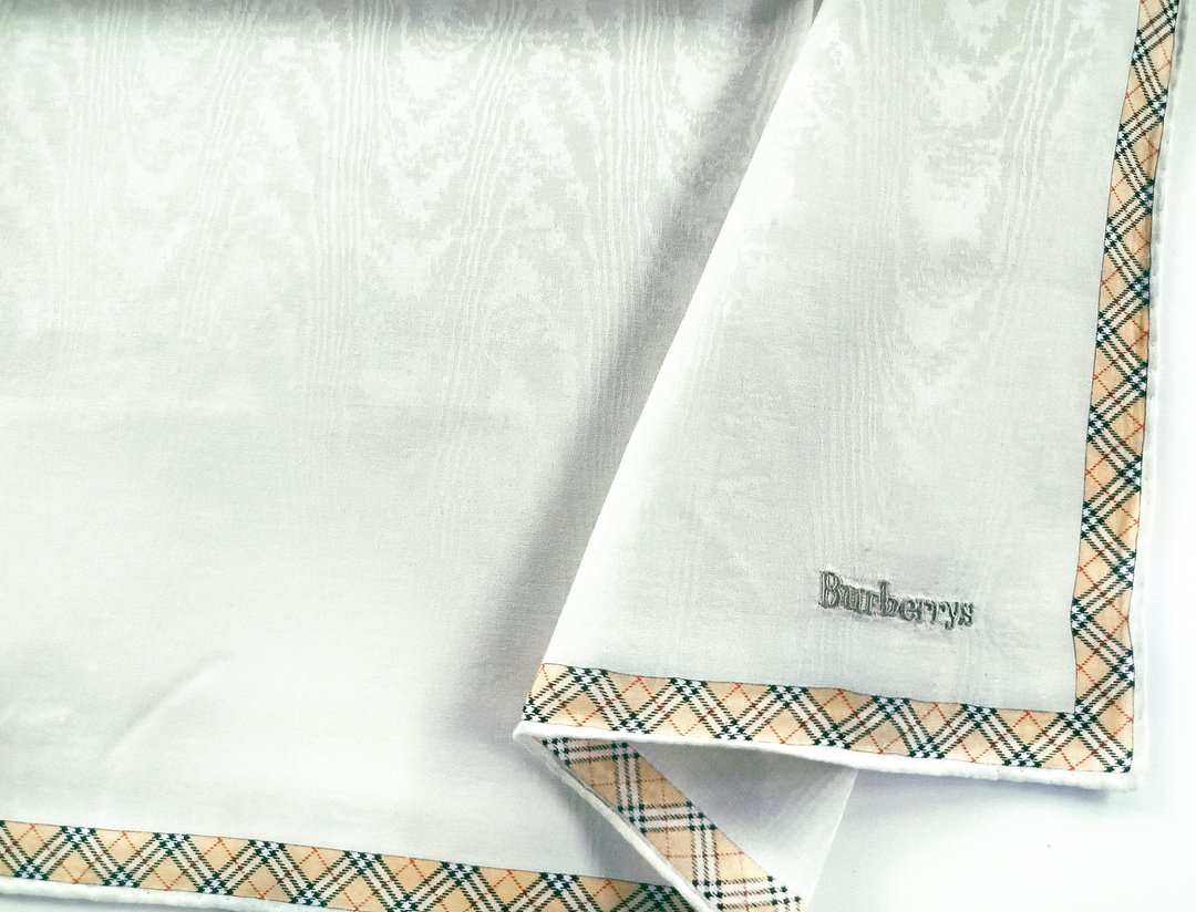 Burberry 古董手帕 典雅缇花风格 格纹边饰 21 x 21 英寸 - 手帕/方巾 - 棉 透明