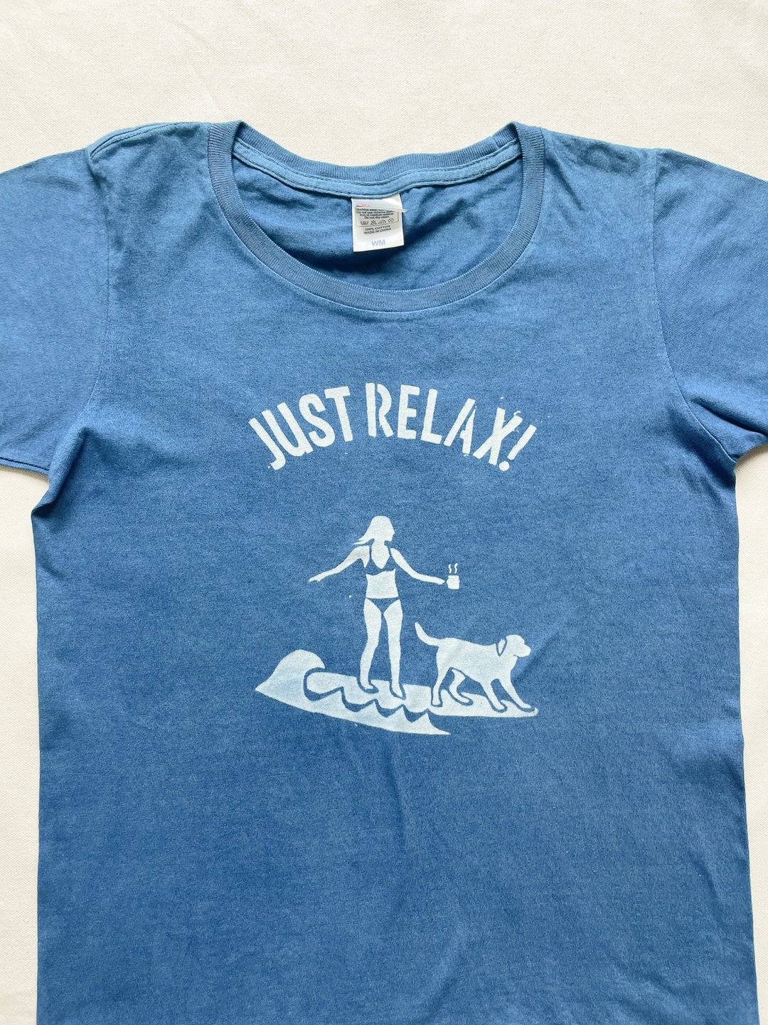 Made in Japan Surfer girl Dog JUST RELAX TEE Indigo dyed Aizen SIZE WM - 女装 T 恤 - 棉．麻 蓝色