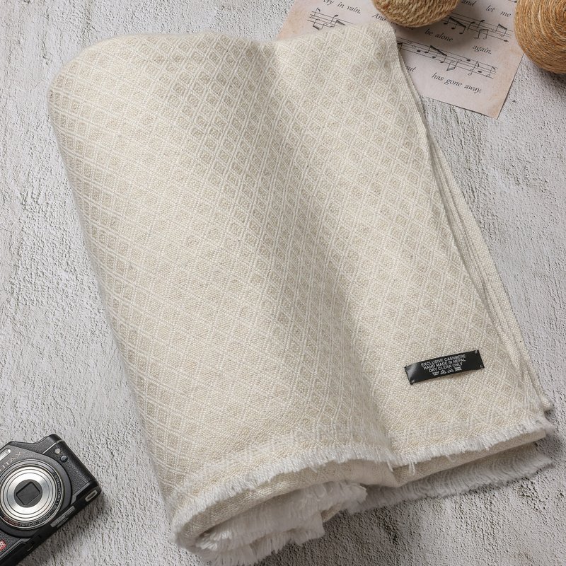 【毯子】喀什米尔羊毛大毯子/披肩 钻石纹米白色 柔软保暖 - 被子/毛毯 - 羊毛 金色