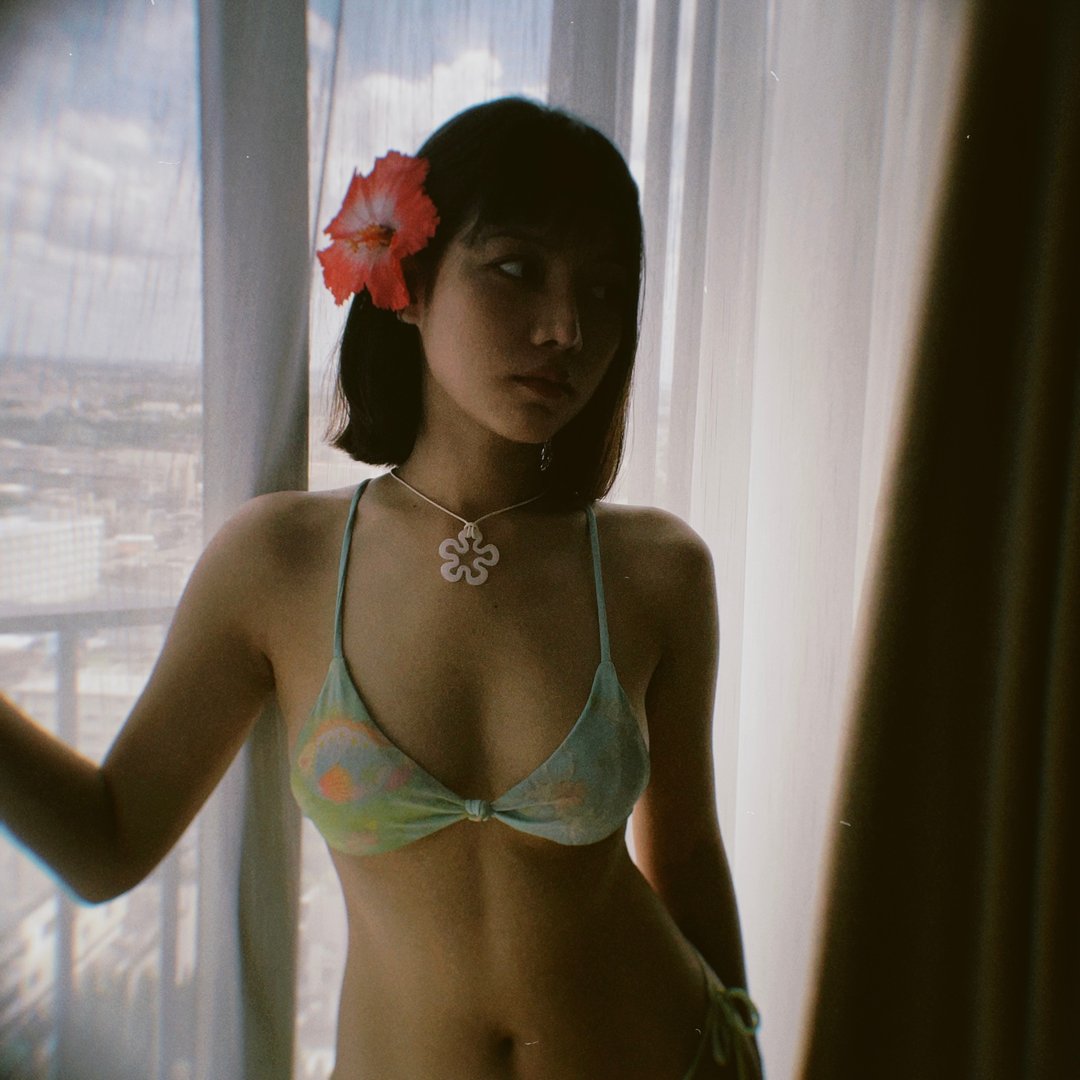 Breezy Bloom Necklace 玻璃花朵坠饰项链 - 项链 - 玻璃 