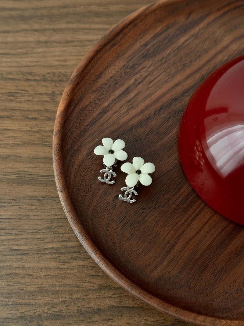 中古配饰 CHANEL 香奈儿 清新白花耳环 - 耳环/耳夹 - 其他材质 银色