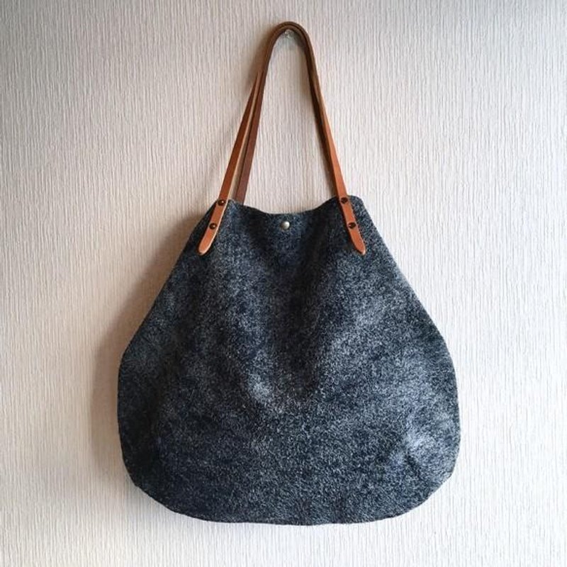 Genuine leather Angola velor and extra-thick oil-nume round tote bag [navy] - 手提包/手提袋 - 真皮 蓝色