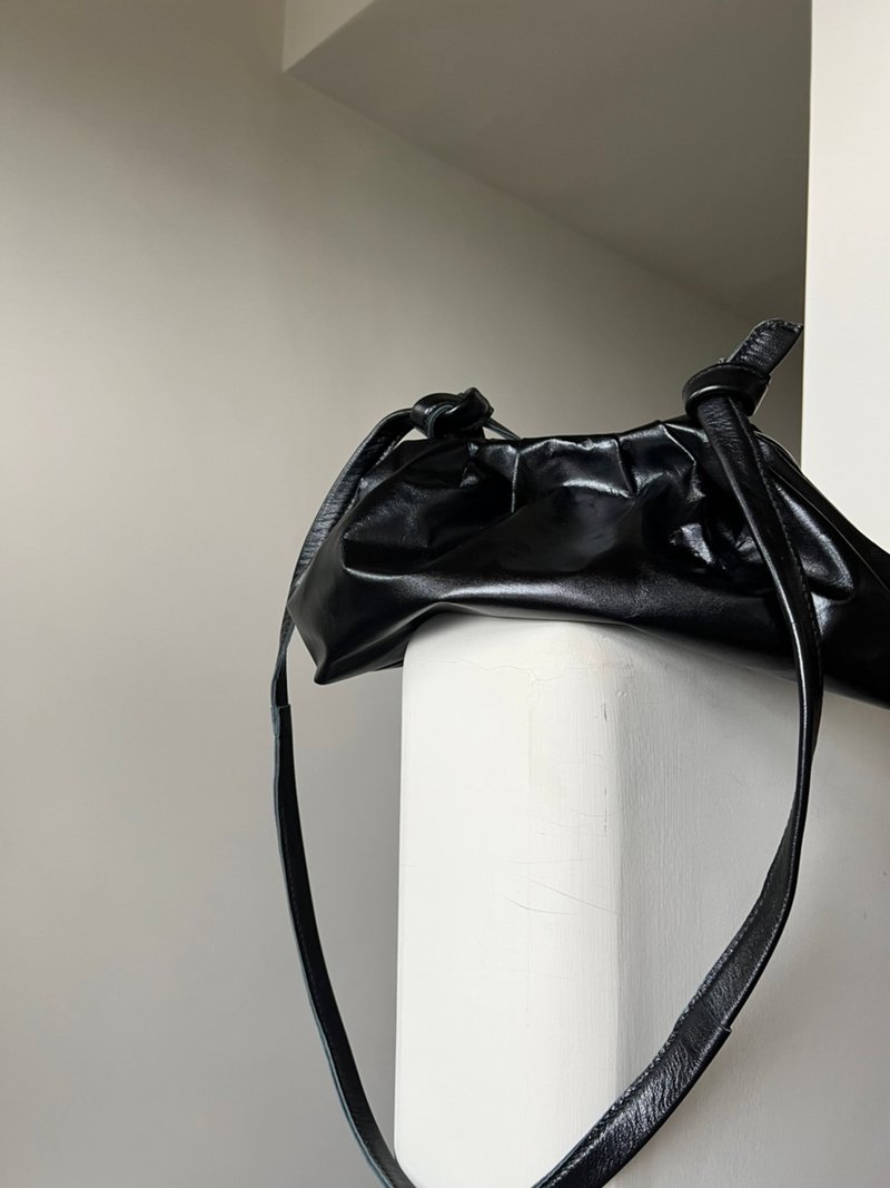 【预购款】云朵包・手提包・纯手工制作 - 手拿包 - 真皮 黑色