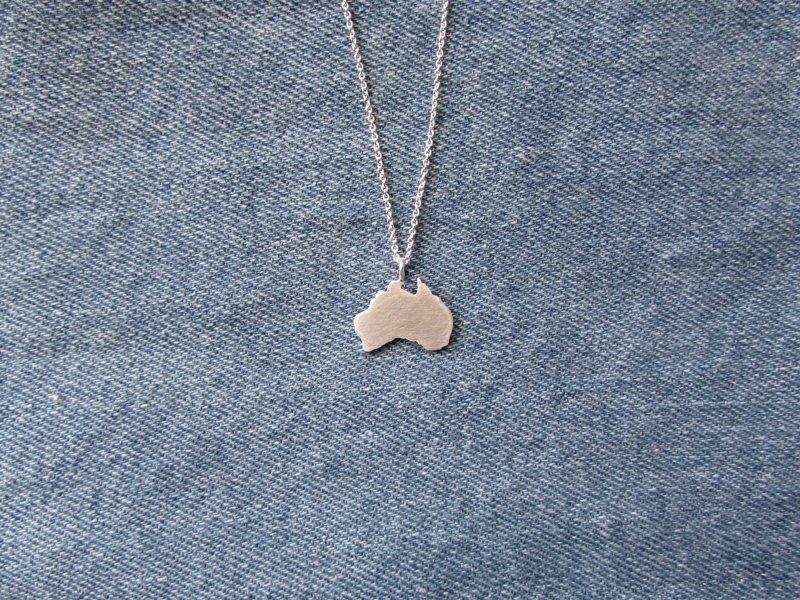 我们的爱情相隔七千公里- 迷你澳洲纯银项链（温度雾面） - 项链 - 其他金属 银色