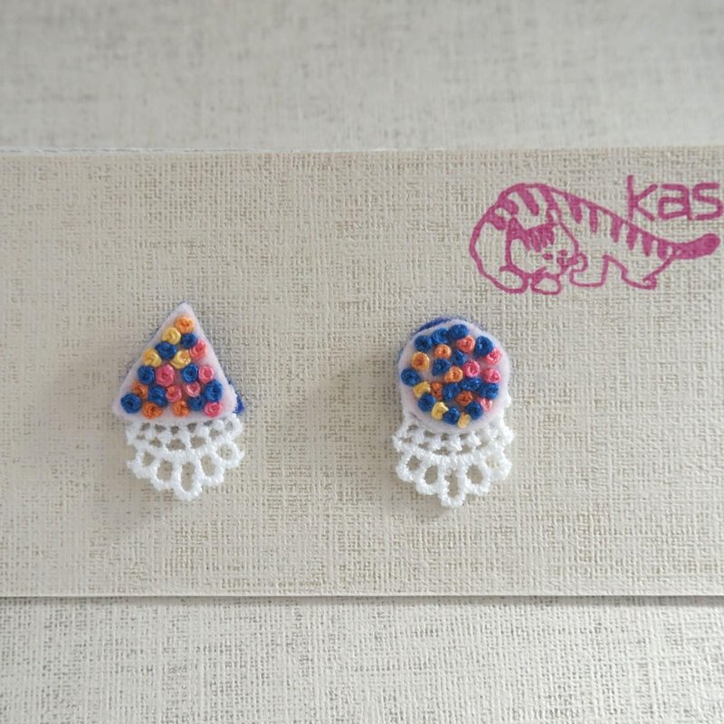 Hand embroidery pierced earring"Spring color Circle,Triangle" - 耳环/耳夹 - 绣线 粉红色