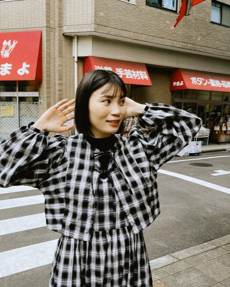 双结绑带蓬袖外套-黑白格纹 - 女装休闲/机能外套 - 棉．麻 黑色