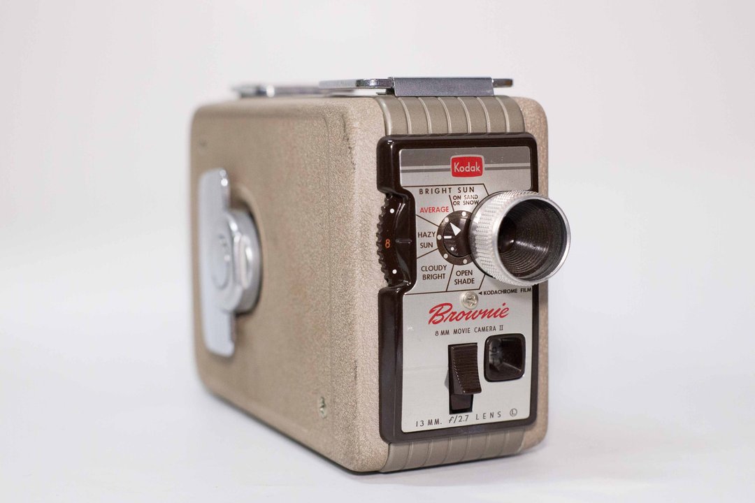 Vintage Kodak Brownie 8mm Movie Camera - 相机 - 其他金属 咖啡色