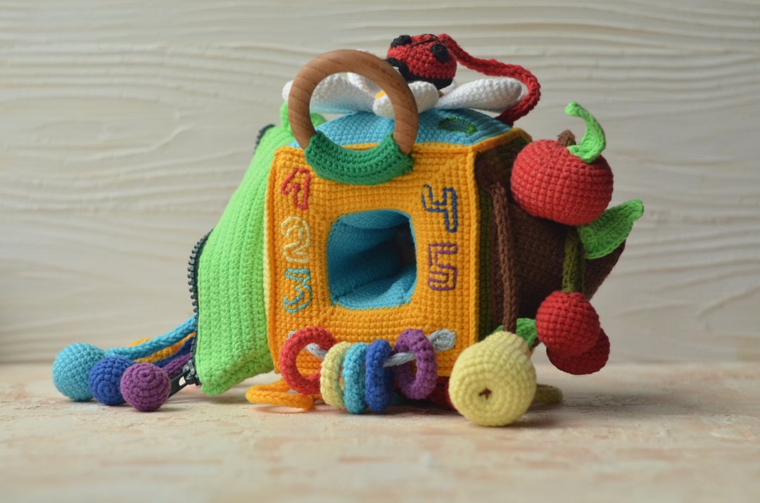 Activity cube crochet pattern, educational Montessori toy - 手工艺教程/工具书 - 其他材质 
