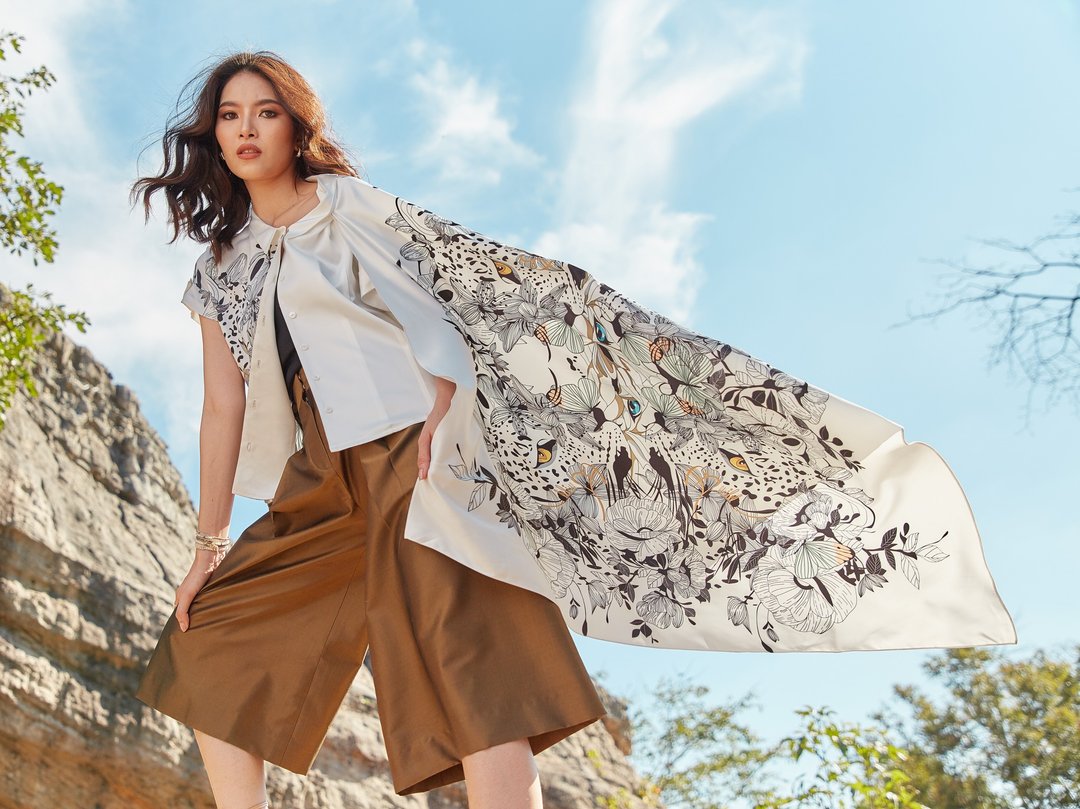 Faith in Mono - Floral Leopard Silk Innity Printed Large Scarf - 丝巾 - 聚酯纤维 白色