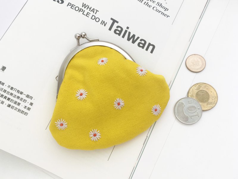 【菊】口金包 / 手工刺绣 零钱包 / 无孔圆型口 - 零钱包 - 其他材质 黄色