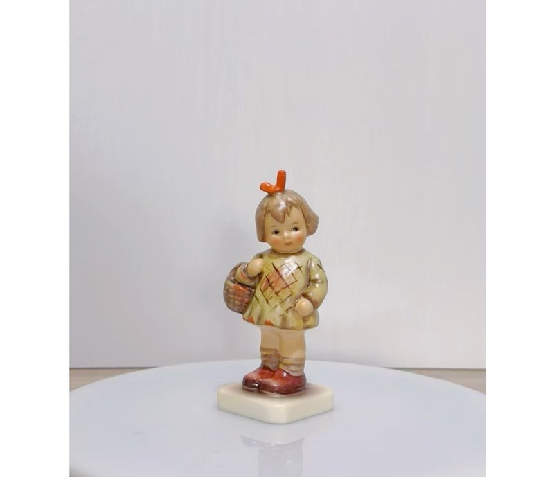 德国顶级瓷偶Hummel收藏中古手工手绘喜姆娃娃小尺寸/一等品 - 玩偶/公仔 - 瓷 