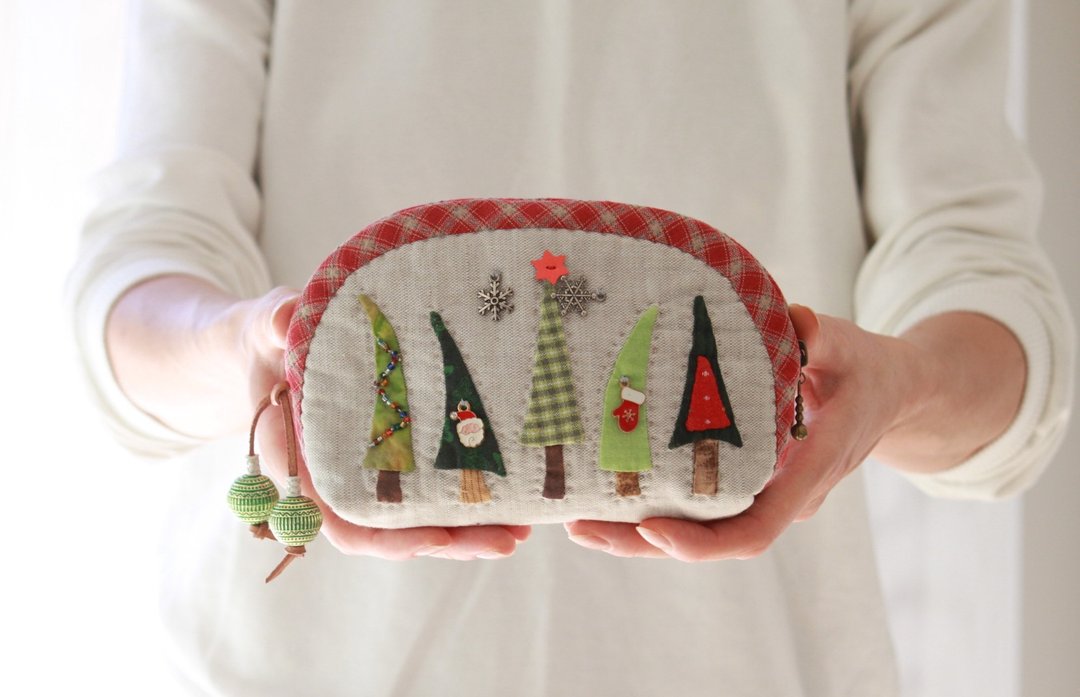 Bag for cosmetic Funny Christmas trees. Small Japanese style bag with zipper. - 化妆包/杂物包 - 其他材质 多色