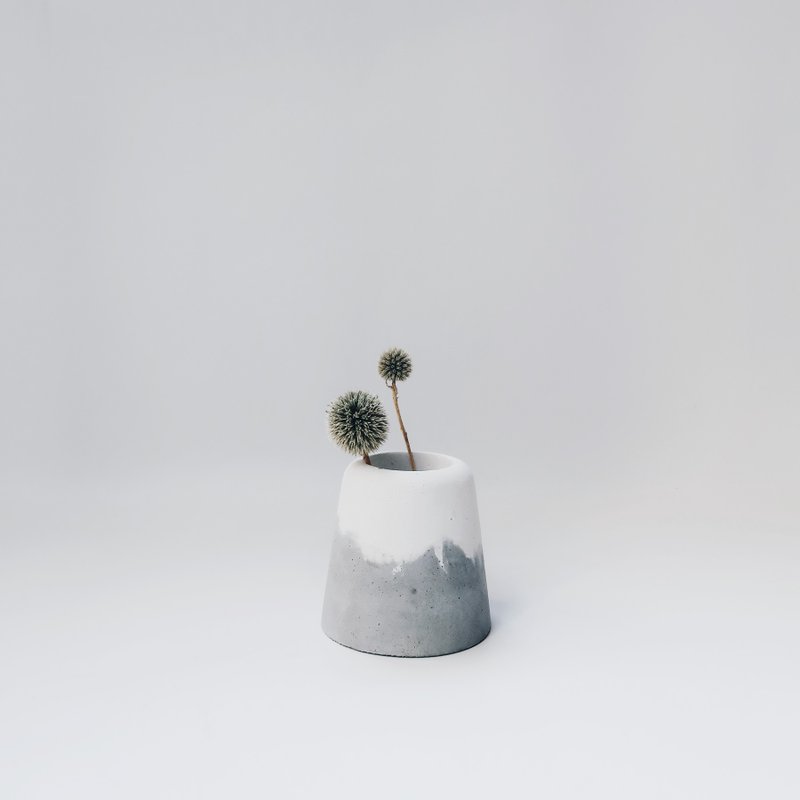 SNOW VOLCANO 雪火山 | 双色雪景水泥盆器・笔座・牙刷架 - 收纳用品 - 水泥 白色