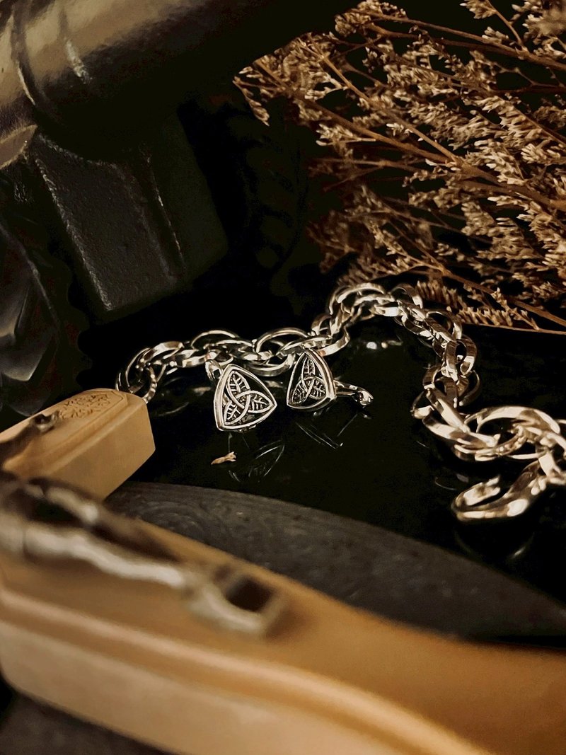 【凯尔特系列】三叶草/易扣式/凯尔特/单支 - 耳环/耳夹 - 银 银色