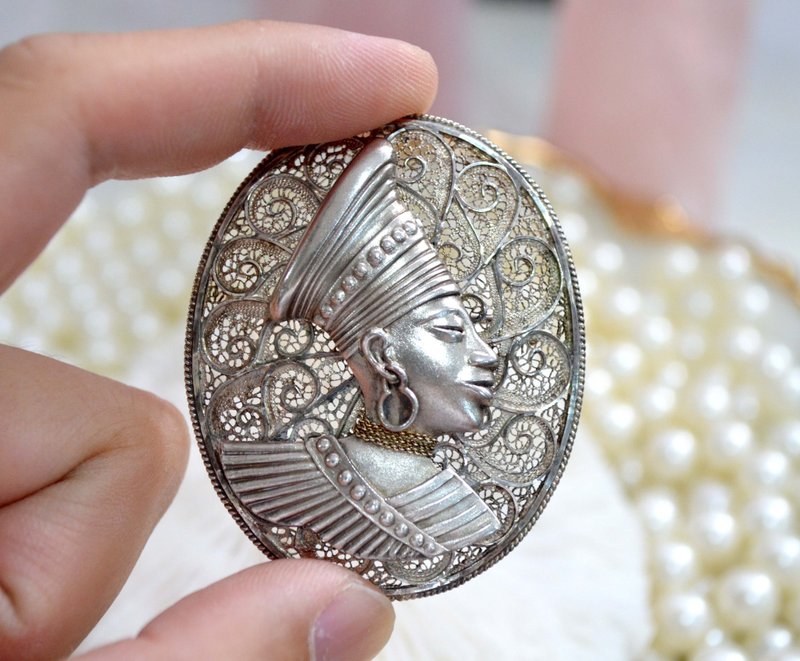 镀银埃及神话人像通花胸针 贵妇淑女 日本高级二手古着珠宝首饰 - 胸针 - 其他材质 银色