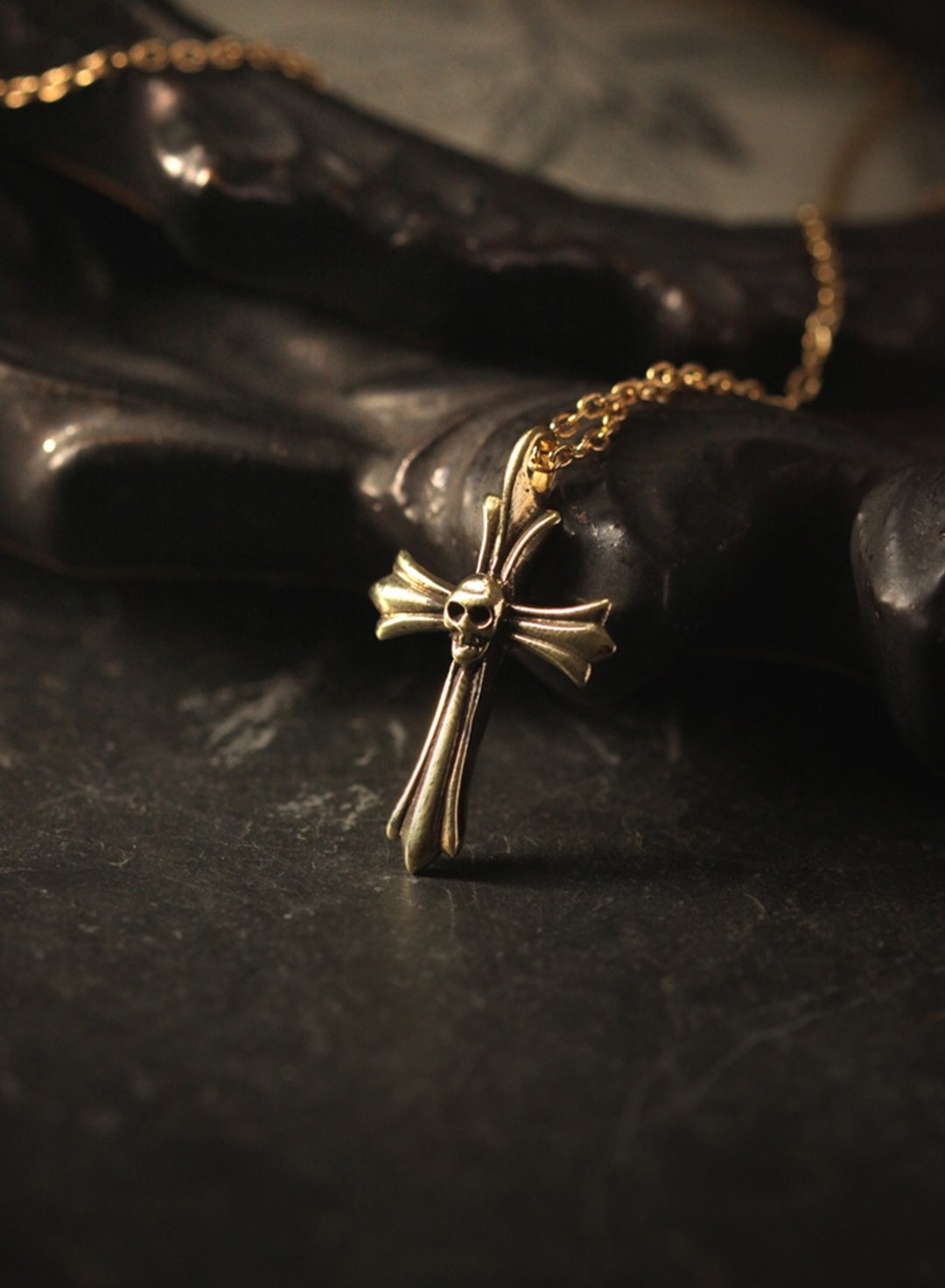 The Skull and Cross Necklace by Defy. - 项链 - 其他金属 