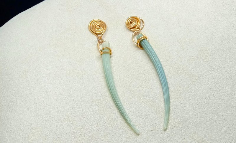 魔法公主 | 象牙 天然 贝壳 耳环 月亮 绿 无痛耳夹 - 耳环/耳夹 - 其他材质 绿色