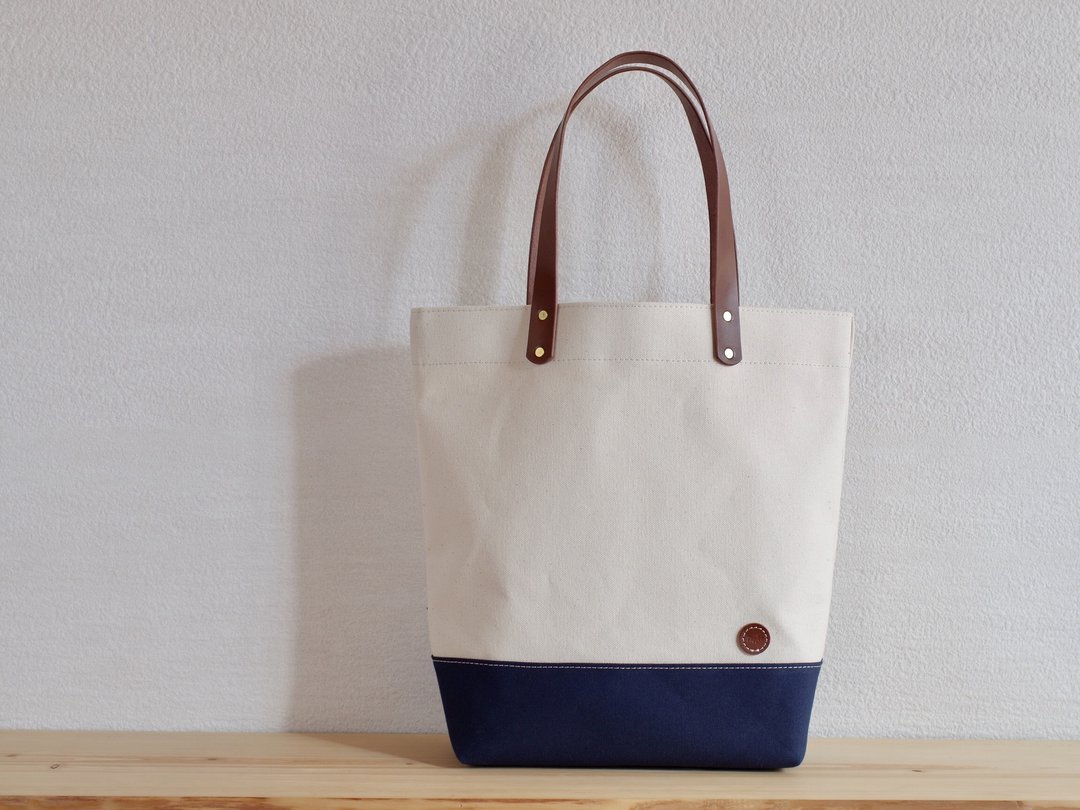 Leather handle canvas vertical tote bag Genuine x navy - 手提包/手提袋 - 棉 蓝色