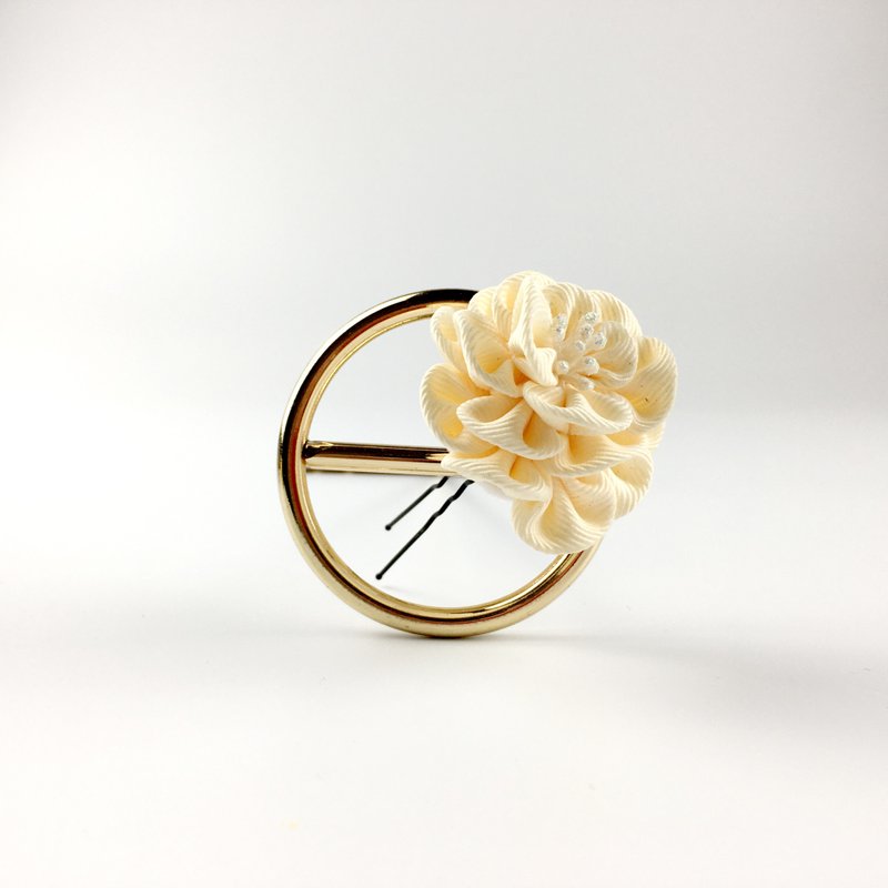 Kaika Ato / 山茶茶-大淡藕粉 / 日式和风布花 / つまみ细工 花簪 - 发饰 - 其他材质 橘色