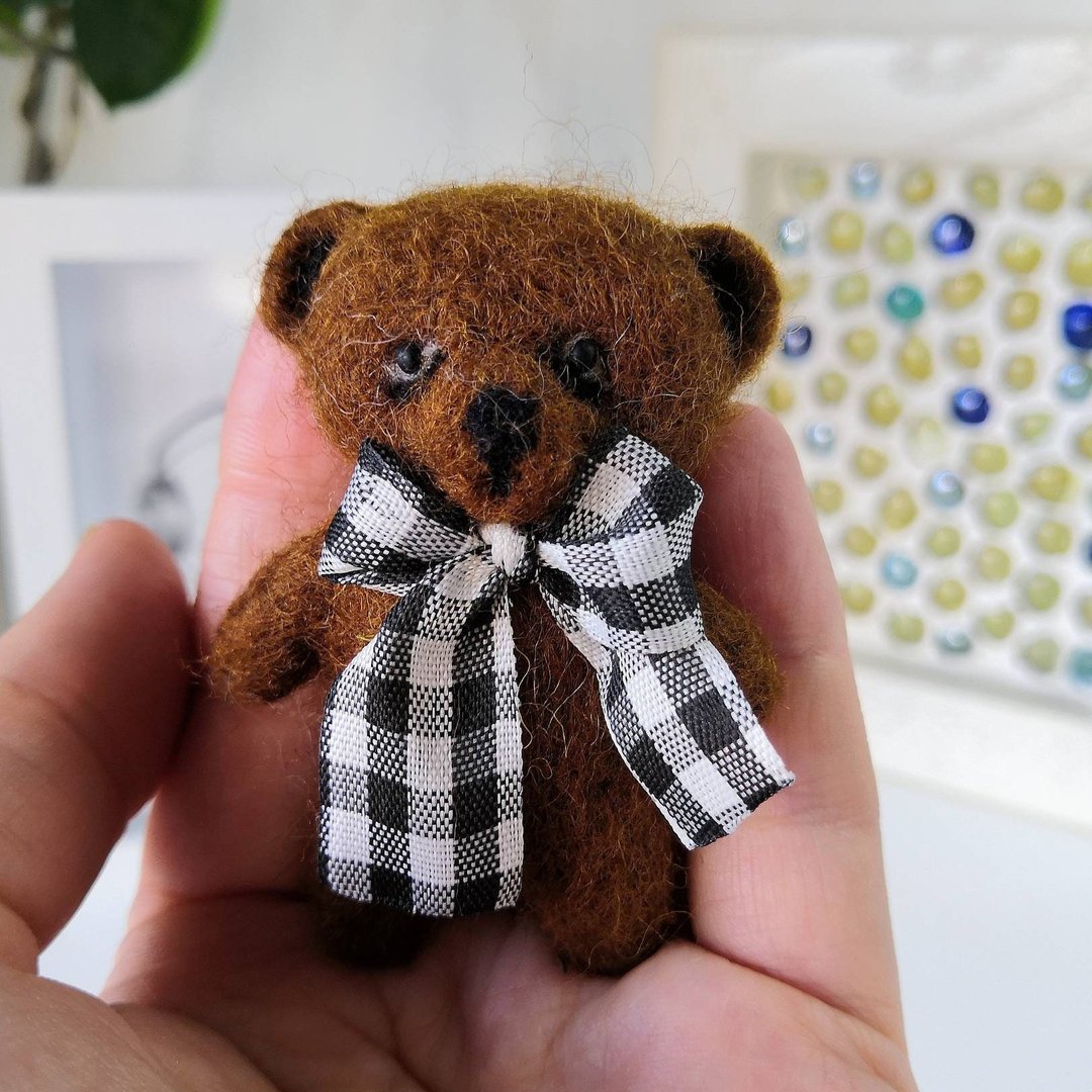 Brown wool bear for Blythe doll. Miniature wool felt bear for doll - 玩偶/公仔 - 羊毛 