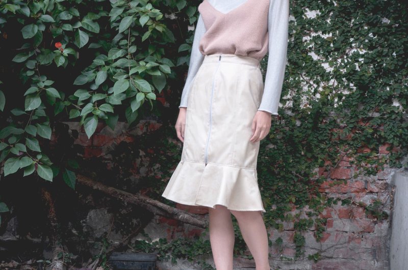 沐煦:米白仿皮拼接鱼尾裙 - 裙子 - 聚酯纤维 白色