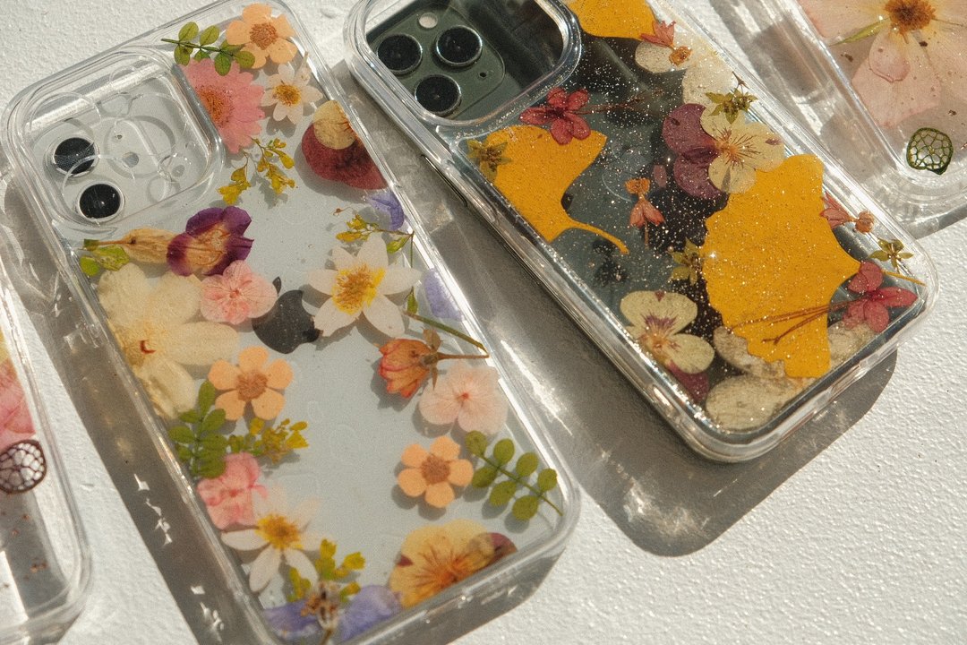 现货特惠 / iPhone15 押花手机壳 防摔 压花 手作 保护壳 树脂 - 手机壳/手机套 - 植物．花 黄色