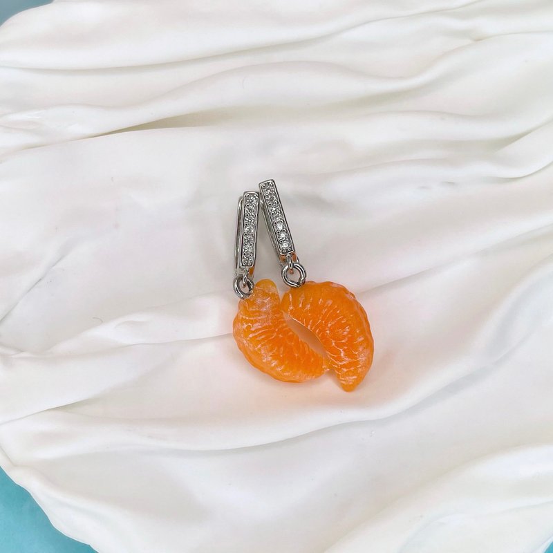 Slices of tangerine.  Boho Earrings for Christmas Gift. - 耳环/耳夹 - 粘土 橘色